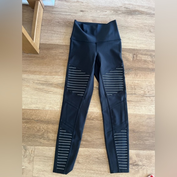 ALO High Waist Airlift Crop Moto Leggings - Picture 1 of 5